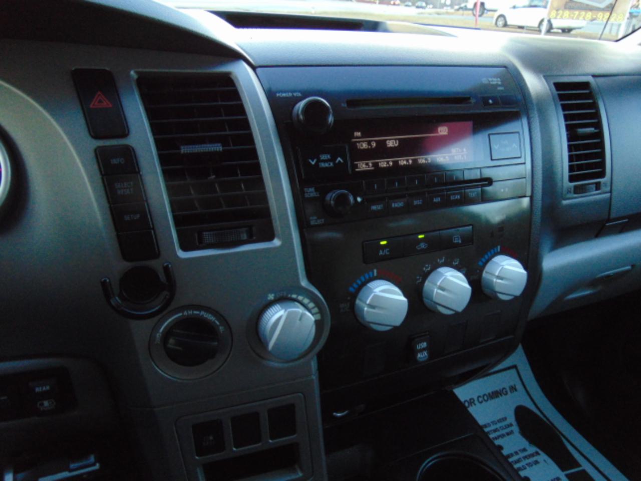 Toyota Tundra Tundra-Grade 5.7L Double Cab 4WD 2012