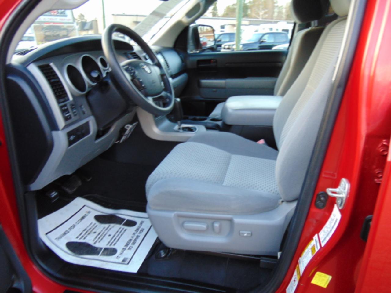 Toyota Tundra Tundra-Grade 5.7L Double Cab 4WD 2012