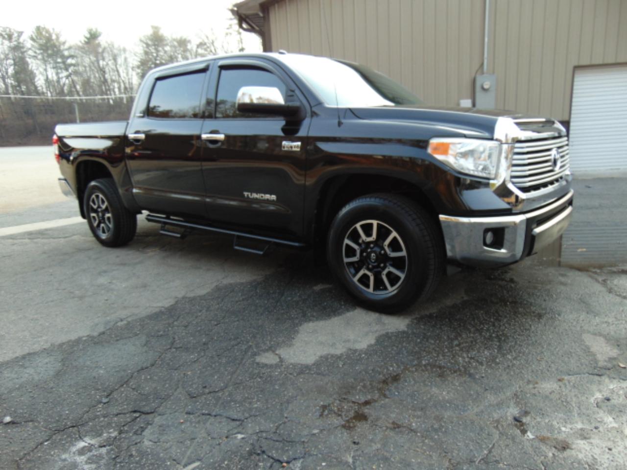 Toyota Tundra Limited 5.7L FFV CrewMax 4WD 2017