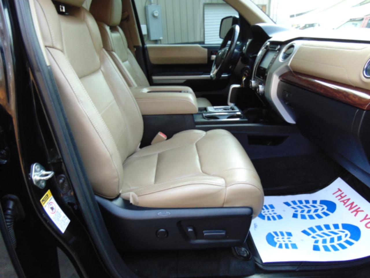 Toyota Tundra Limited 5.7L FFV CrewMax 4WD 2017