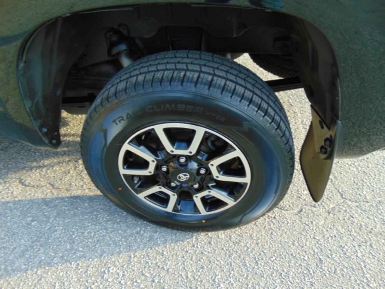 Toyota Tundra Limited 5.7L FFV CrewMax 4WD 2017