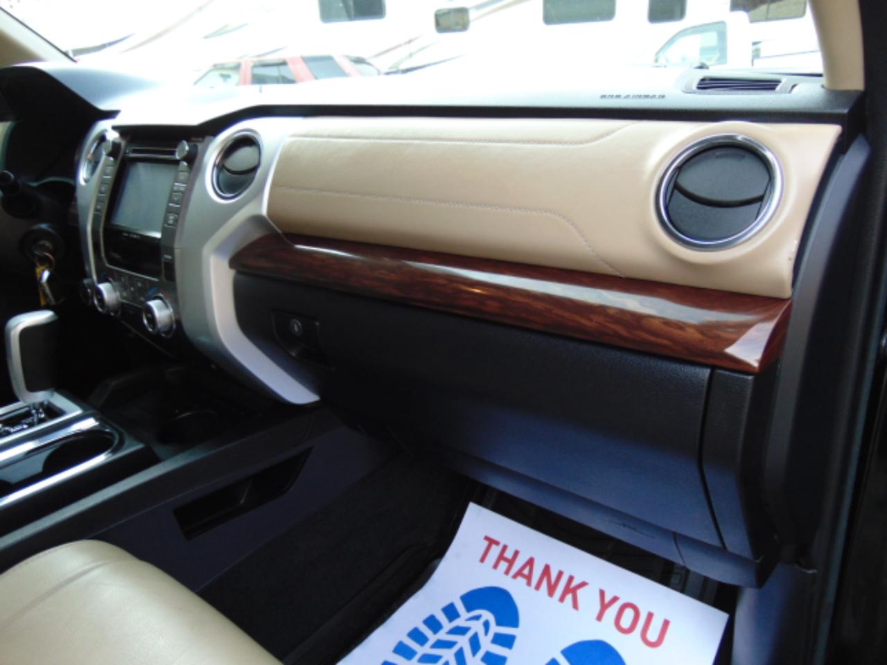 Toyota Tundra Limited 5.7L FFV CrewMax 4WD 2017