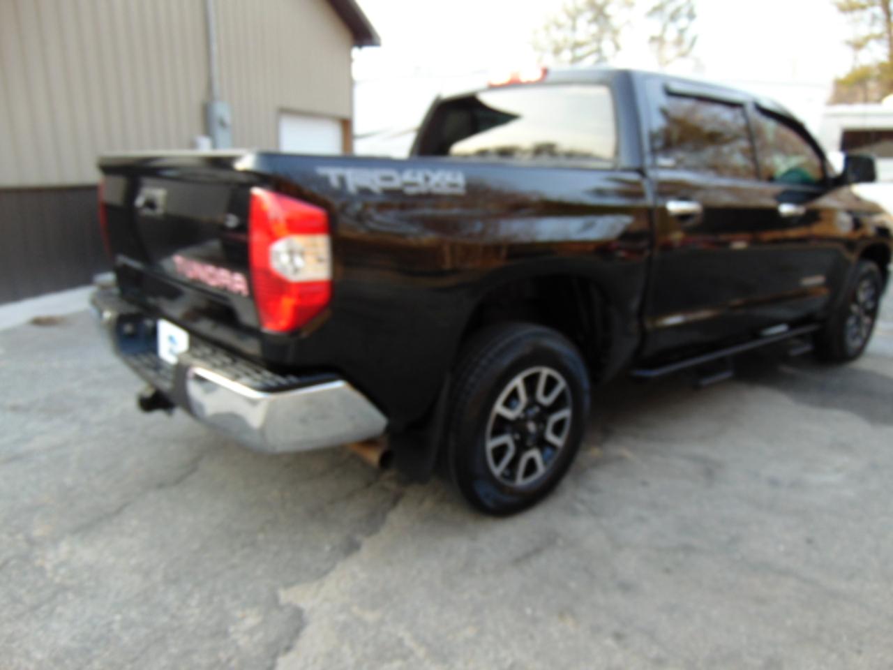 Toyota Tundra Limited 5.7L FFV CrewMax 4WD 2017