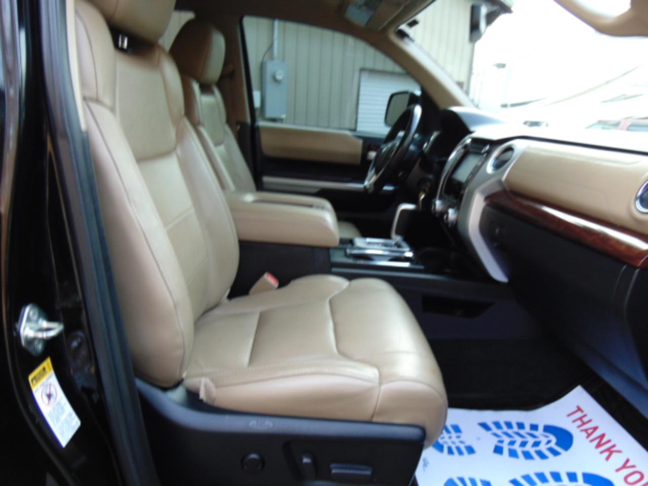 Toyota Tundra Limited 5.7L FFV CrewMax 4WD 2017