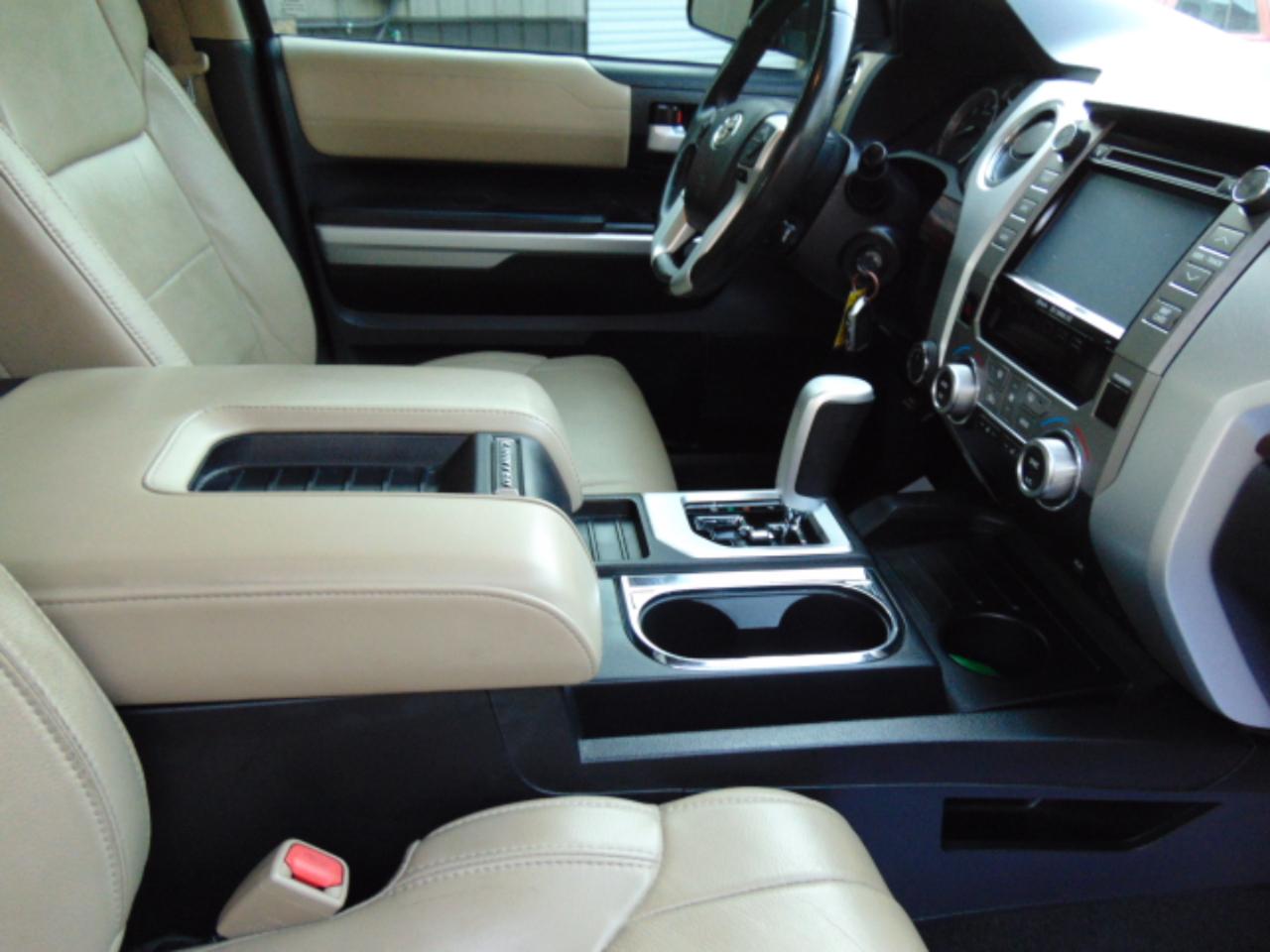 Toyota Tundra Limited 5.7L FFV CrewMax 4WD 2017