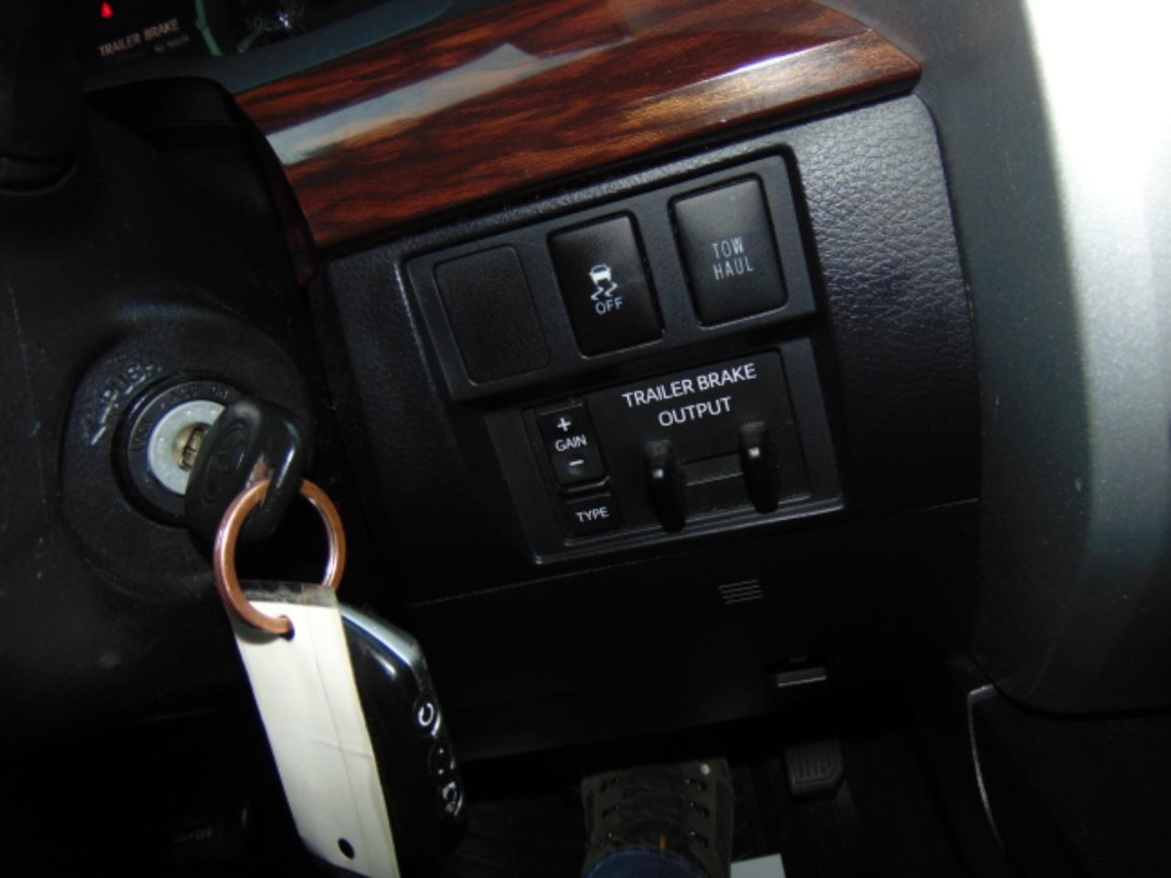 Toyota Tundra Limited 5.7L FFV CrewMax 4WD 2017