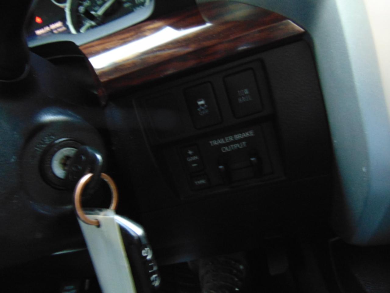 Toyota Tundra Limited 5.7L FFV CrewMax 4WD 2017