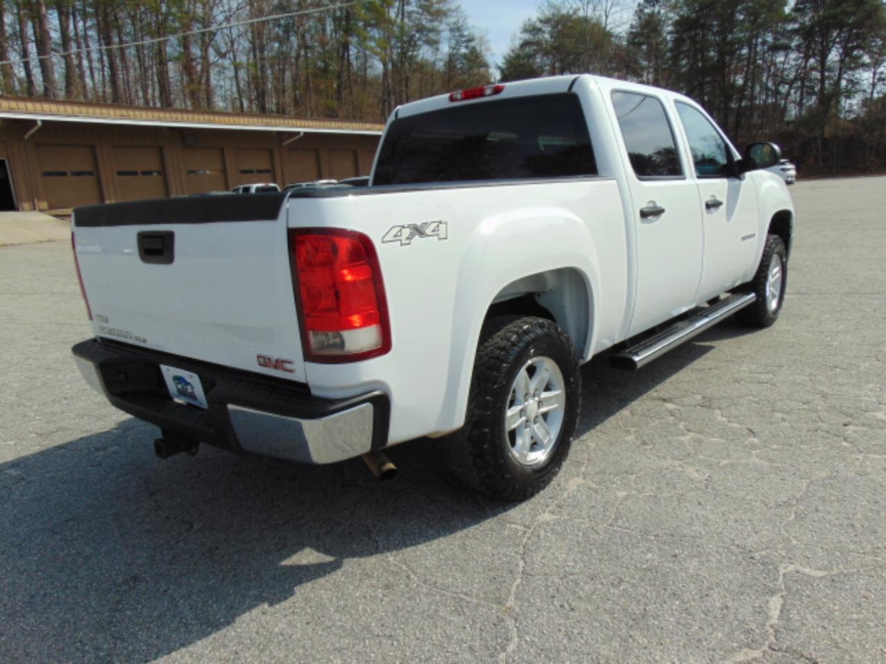 GMC Sierra 1500 SLE Crew Cab 4WD 2011