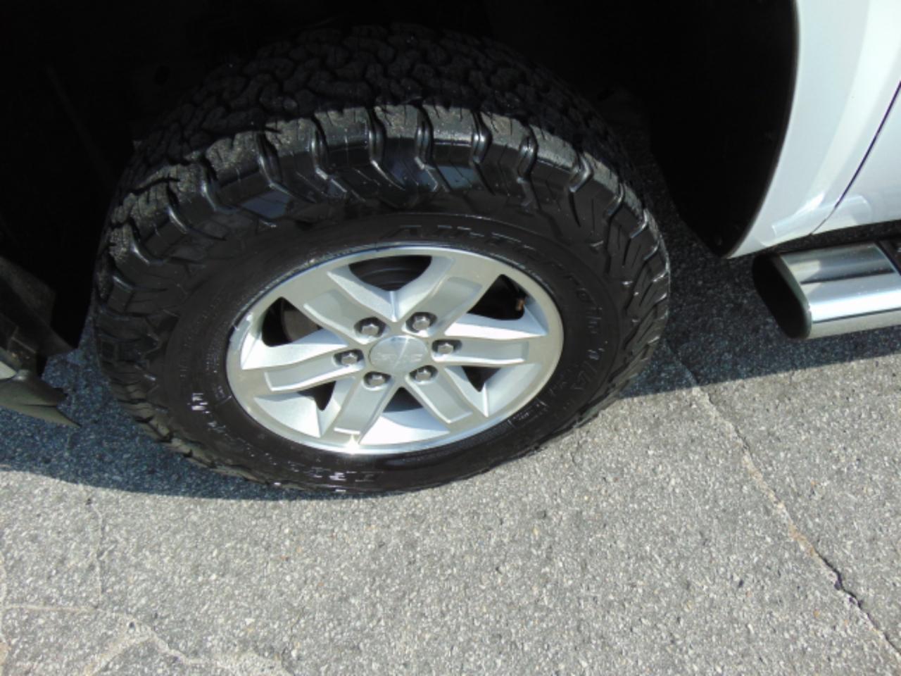 GMC Sierra 1500 SLE Crew Cab 4WD 2011