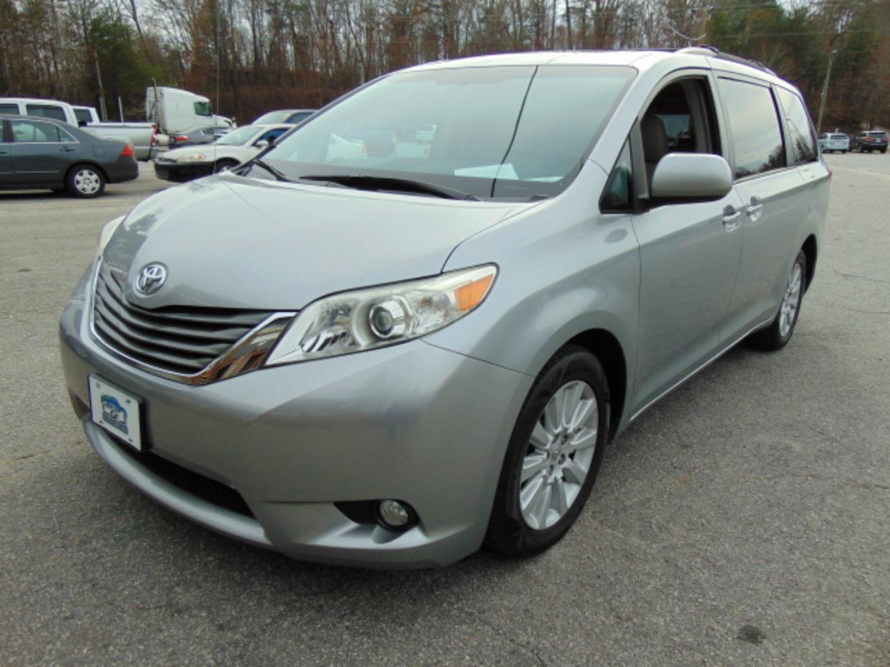Toyota Sienna Limited AWD 7-Passenger V6 2013