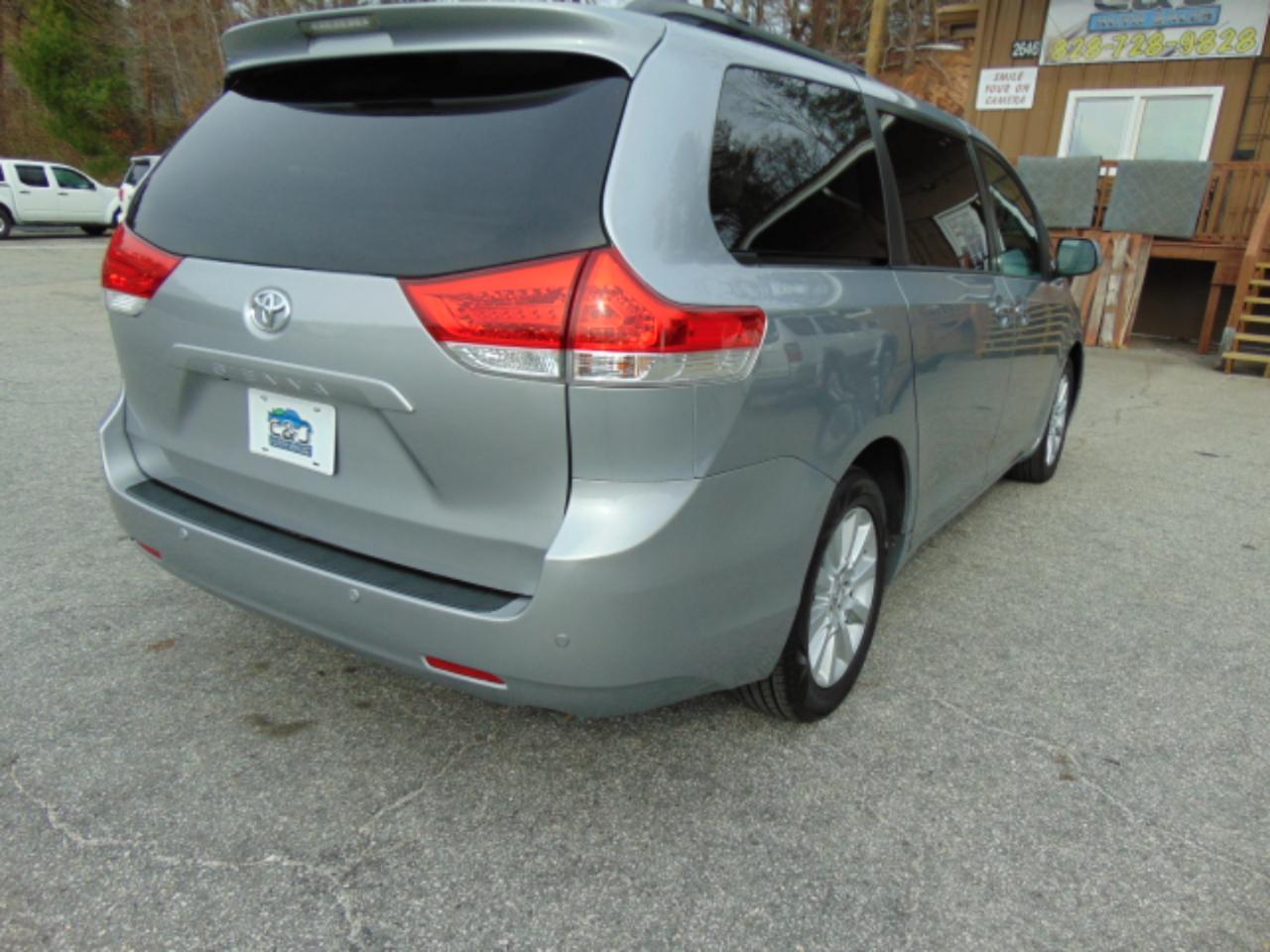 Toyota Sienna Limited AWD 7-Passenger V6 2013