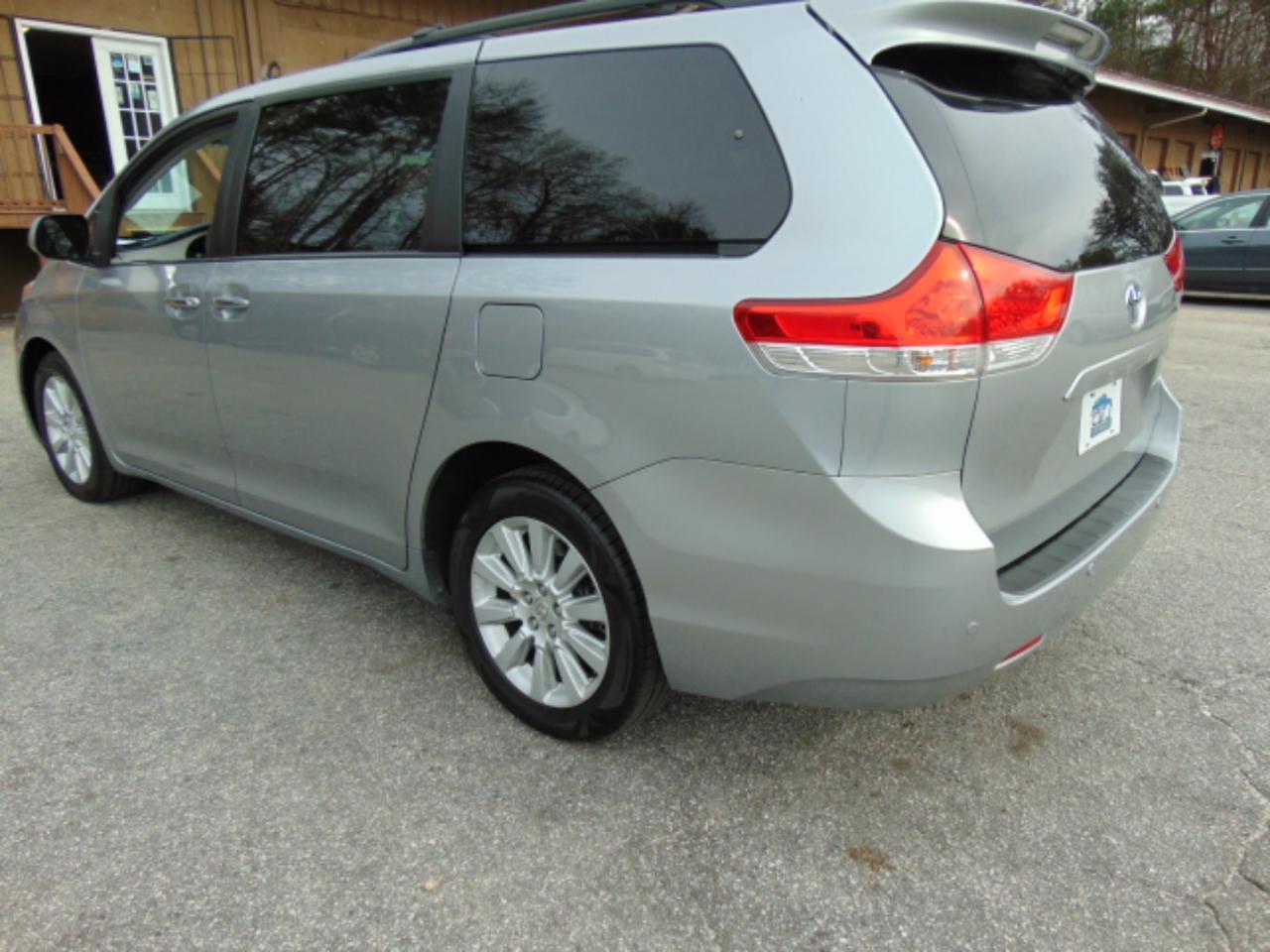 Toyota Sienna Limited AWD 7-Passenger V6 2013