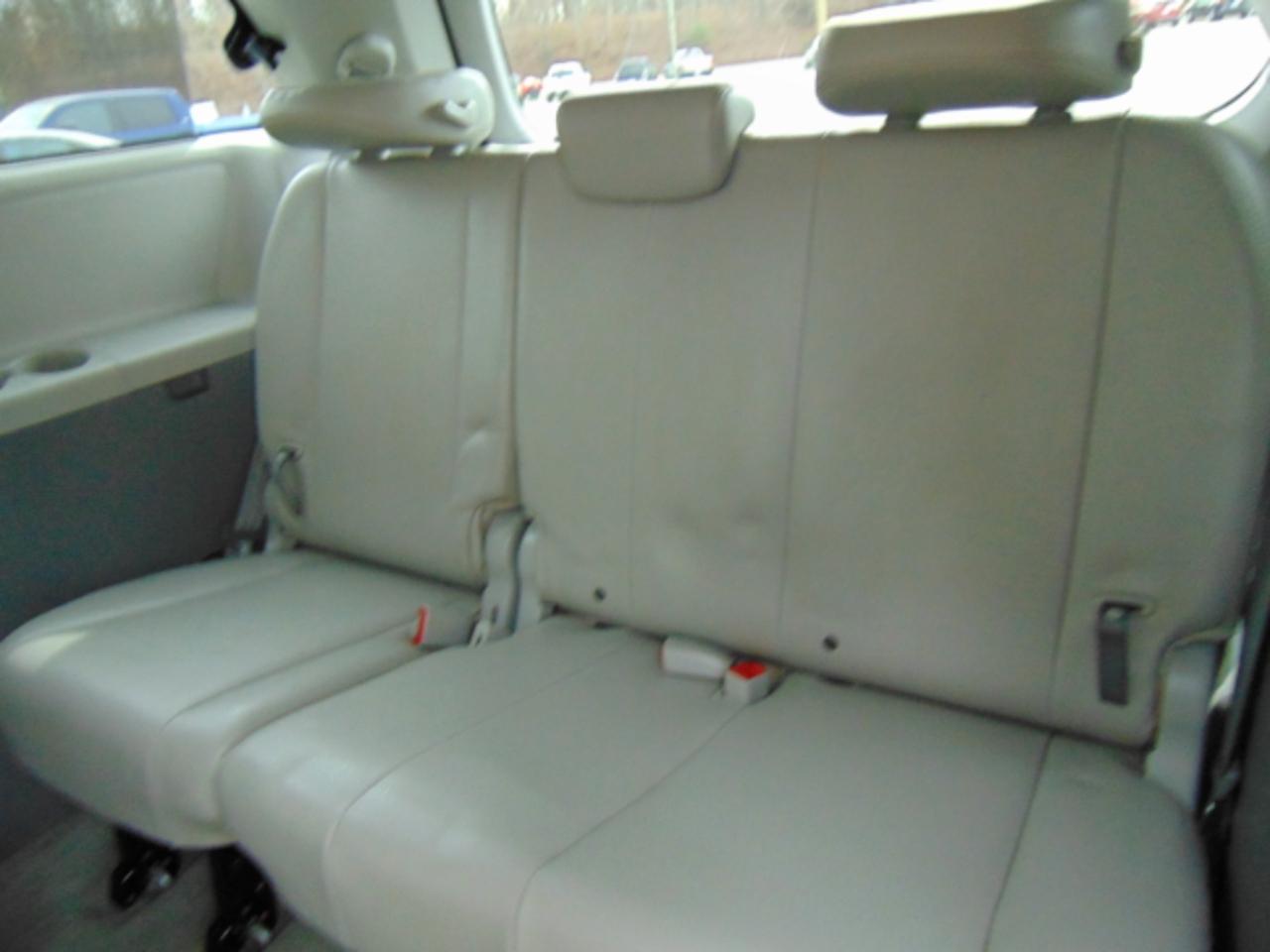 Toyota Sienna Limited AWD 7-Passenger V6 2013