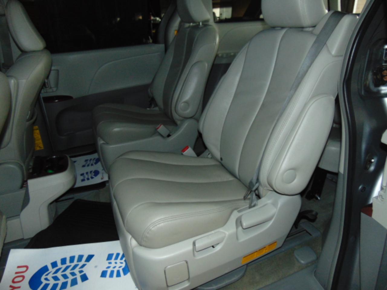 Toyota Sienna Limited AWD 7-Passenger V6 2013