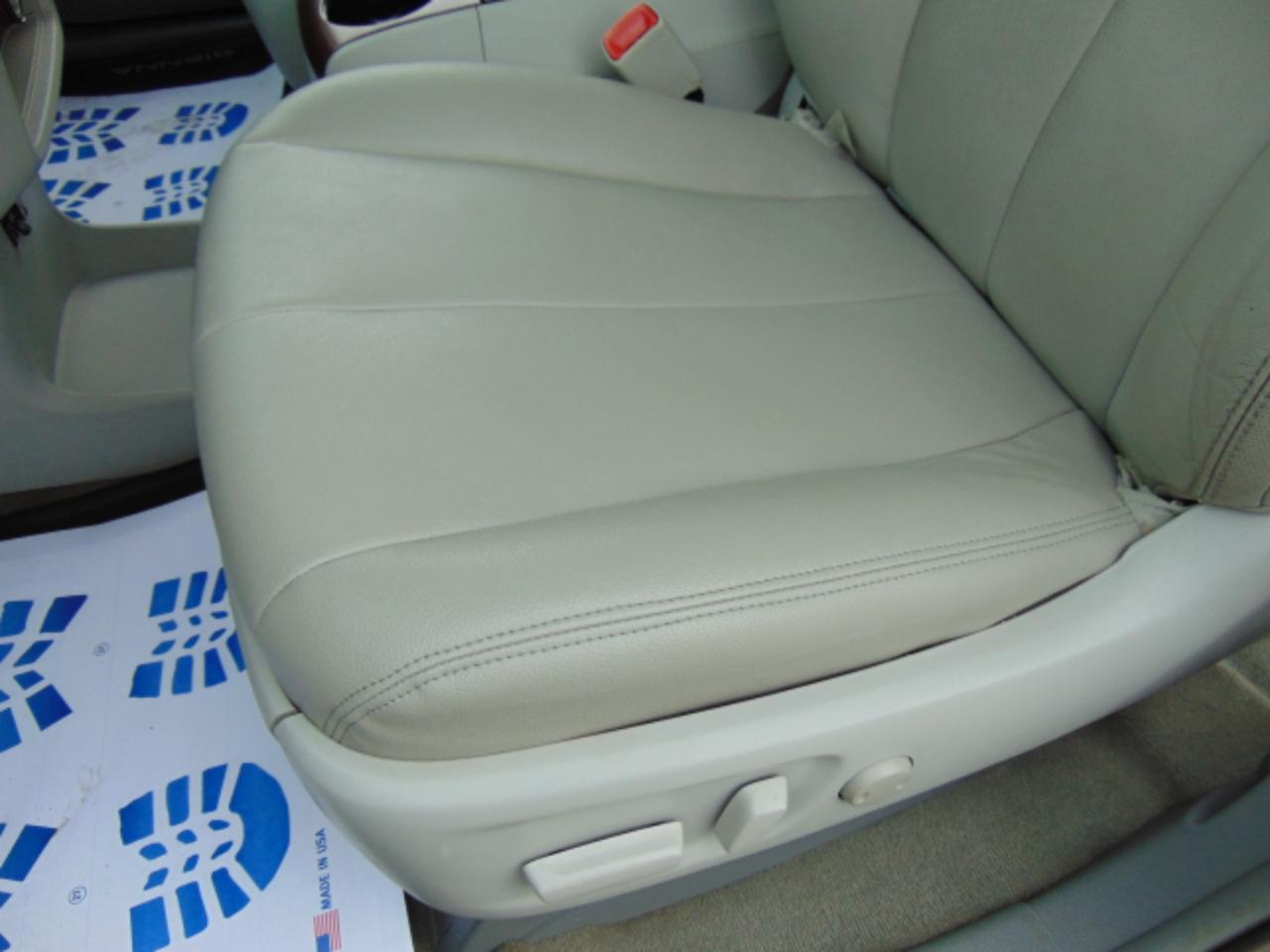 Toyota Sienna Limited AWD 7-Passenger V6 2013