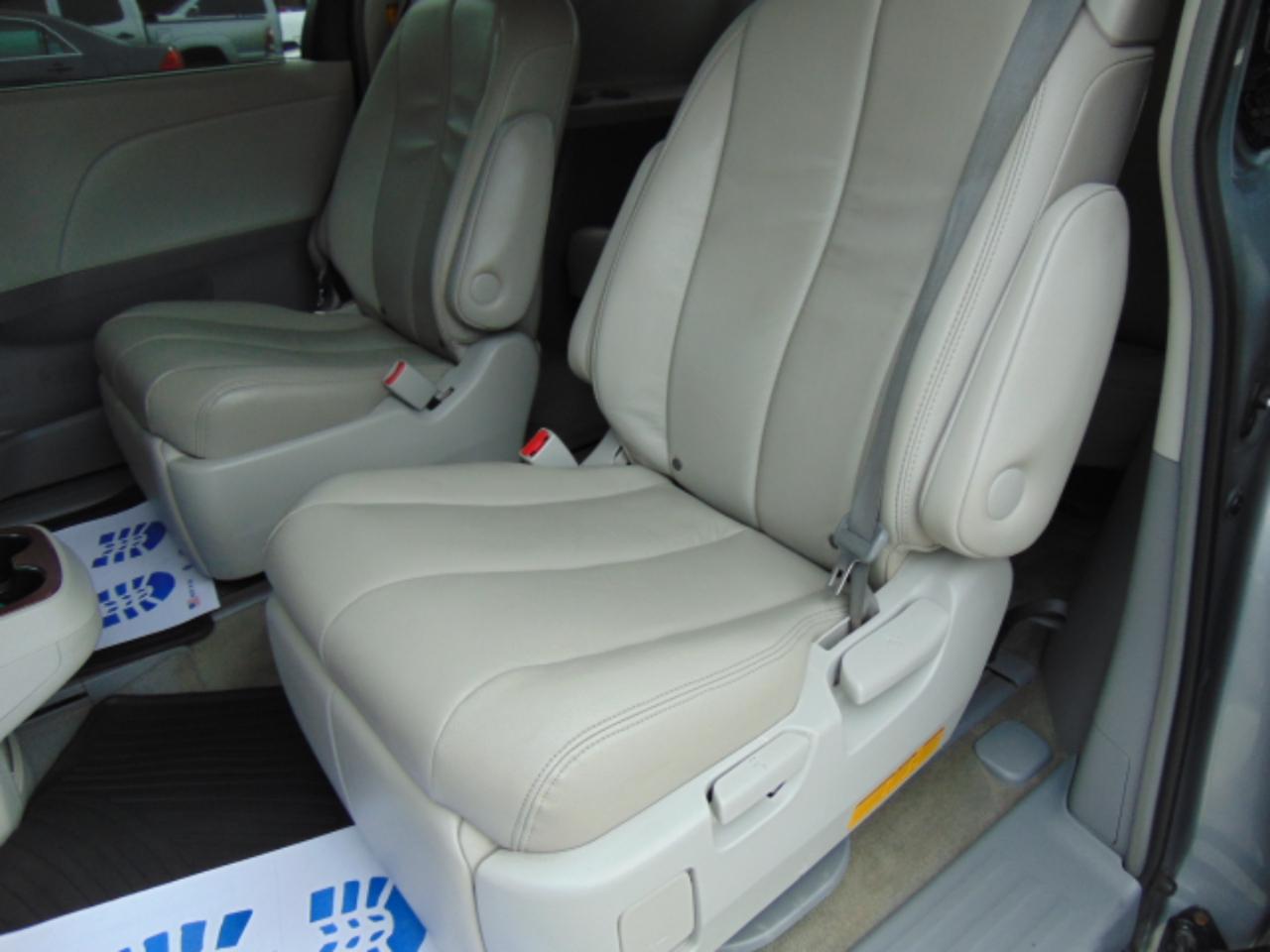 Toyota Sienna Limited AWD 7-Passenger V6 2013