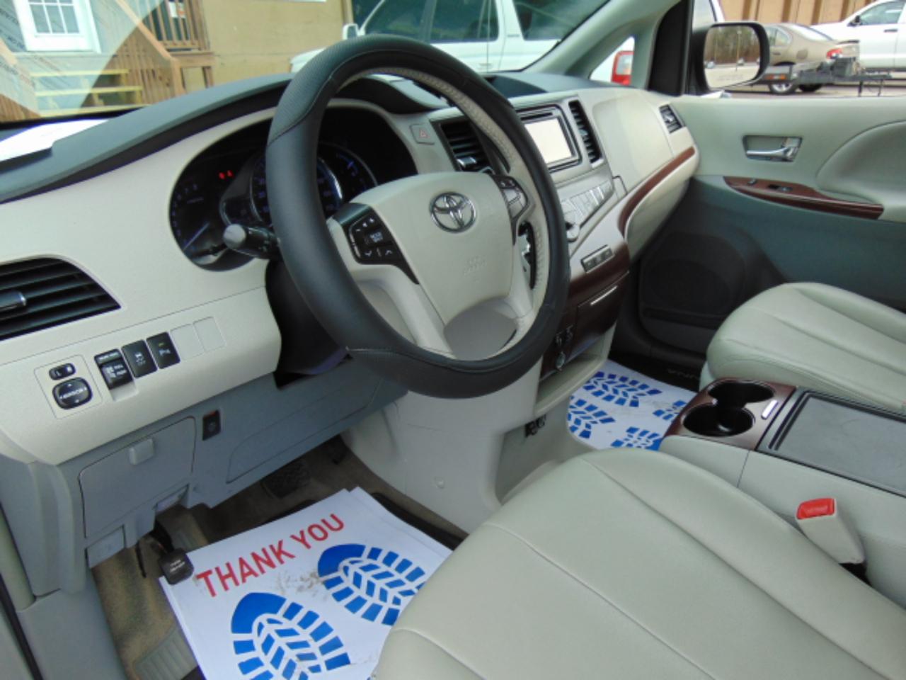 Toyota Sienna Limited AWD 7-Passenger V6 2013