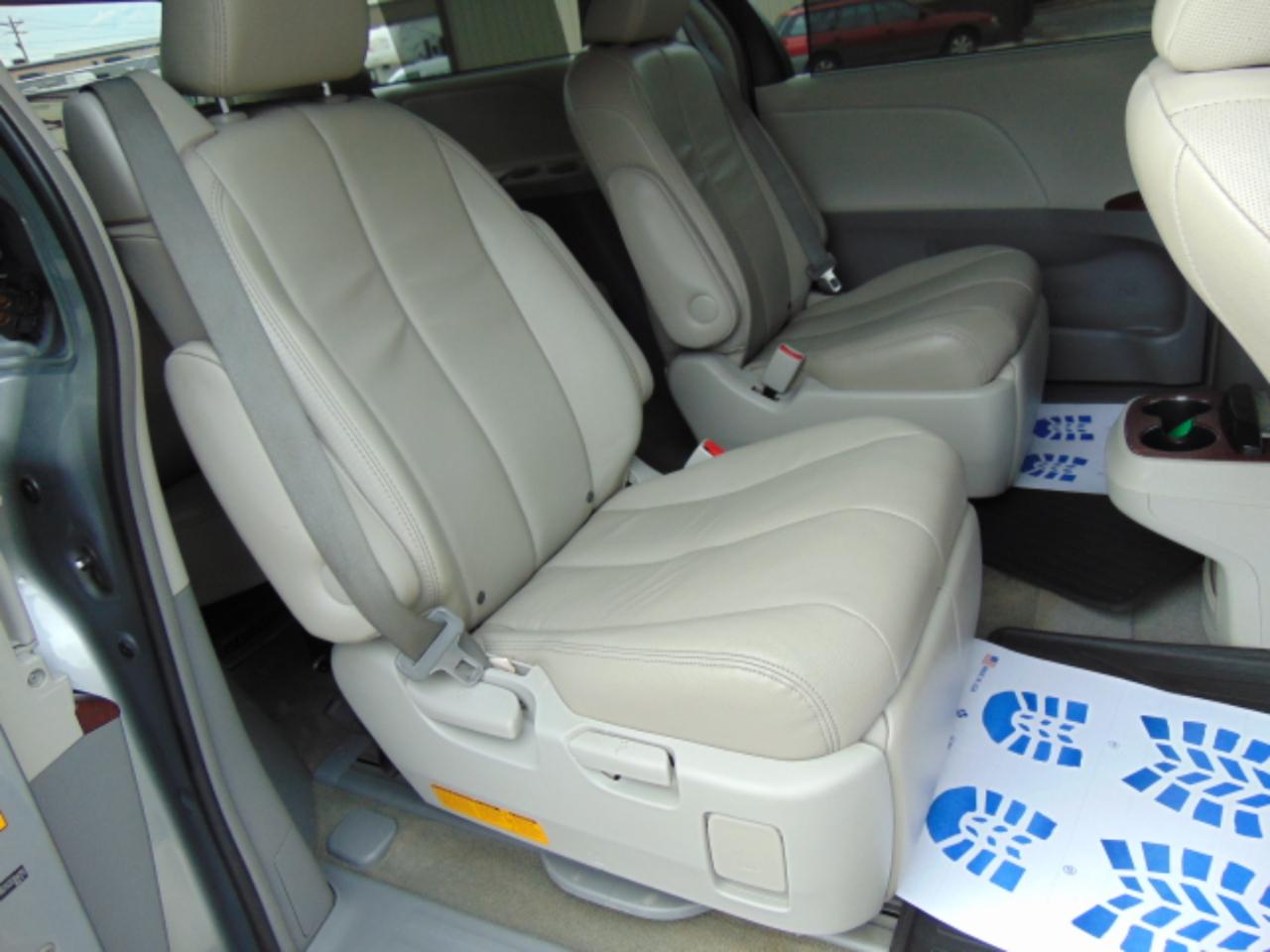 Toyota Sienna Limited AWD 7-Passenger V6 2013