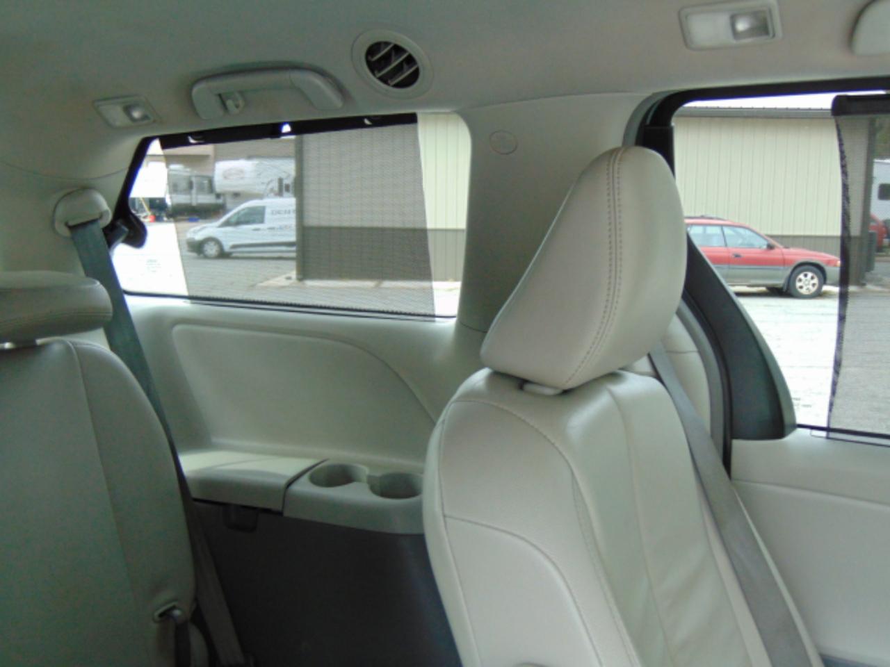 Toyota Sienna Limited AWD 7-Passenger V6 2013