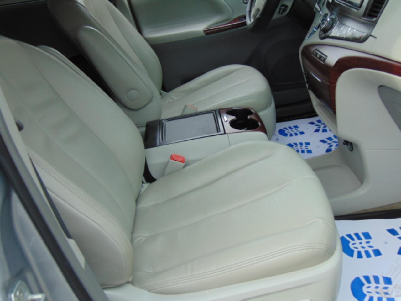 Toyota Sienna Limited AWD 7-Passenger V6 2013