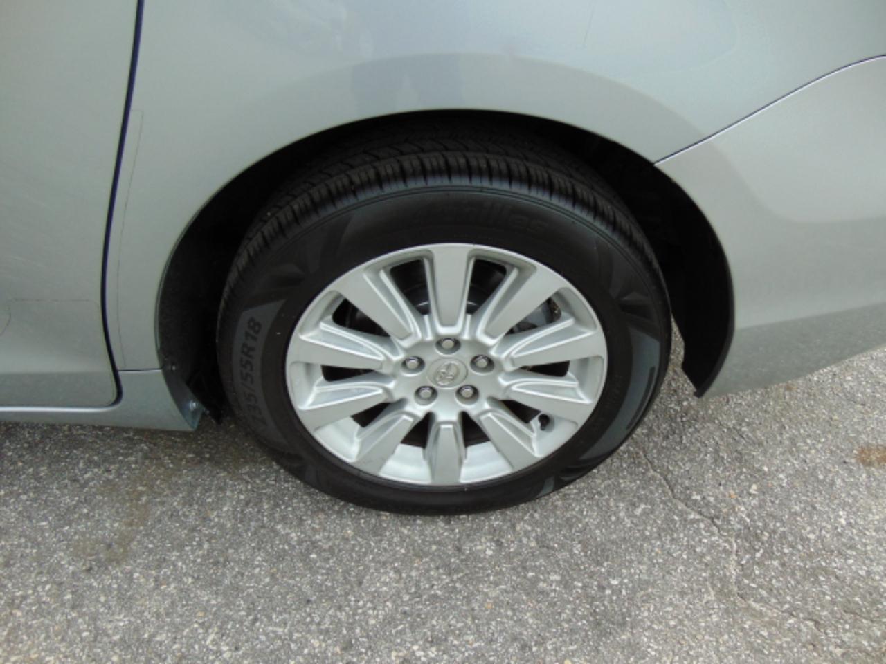 Toyota Sienna Limited AWD 7-Passenger V6 2013