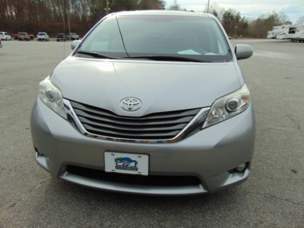 Toyota Sienna Limited AWD 7-Passenger V6 2013