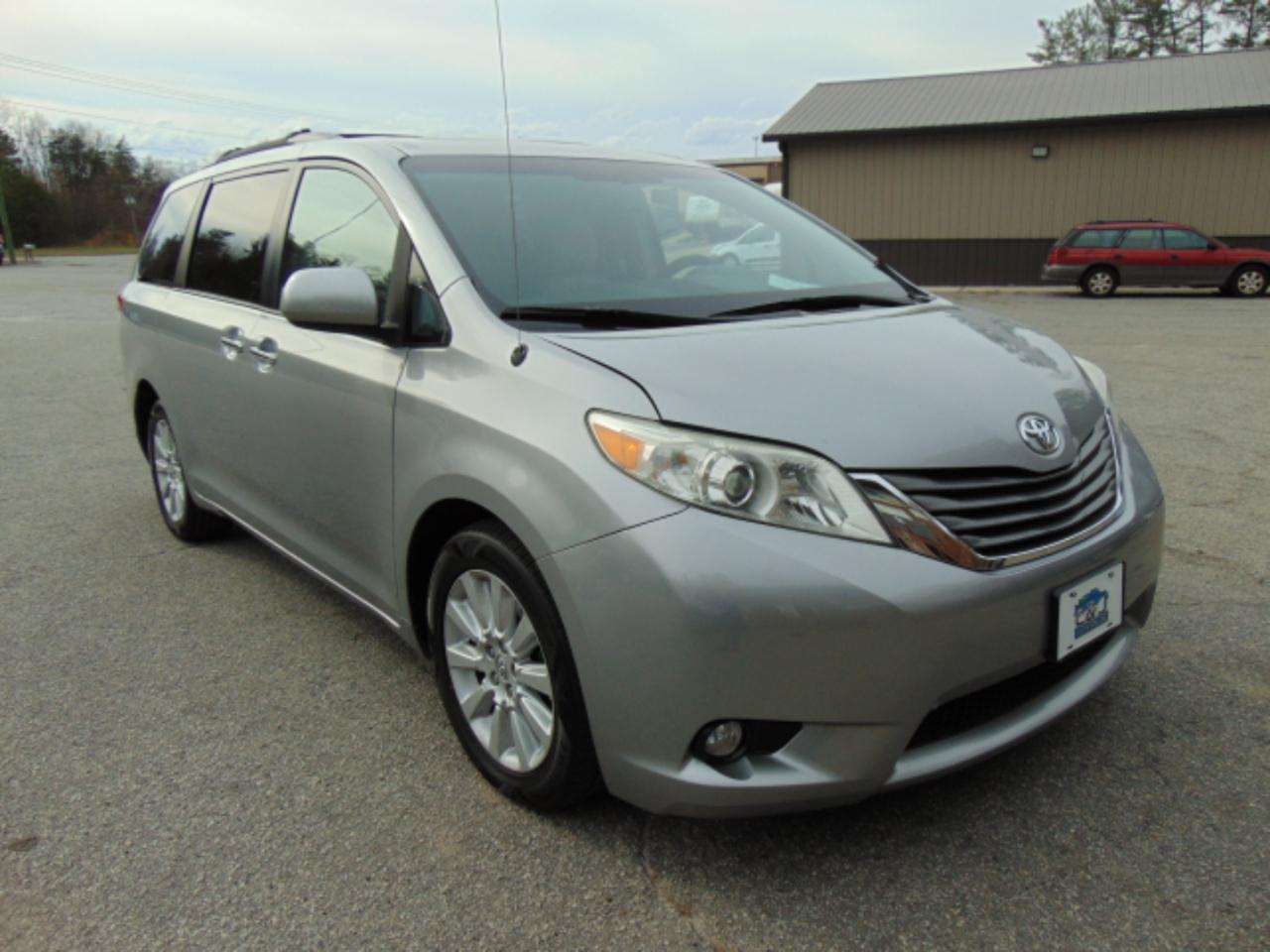 Toyota Sienna Limited AWD 7-Passenger V6 2013
