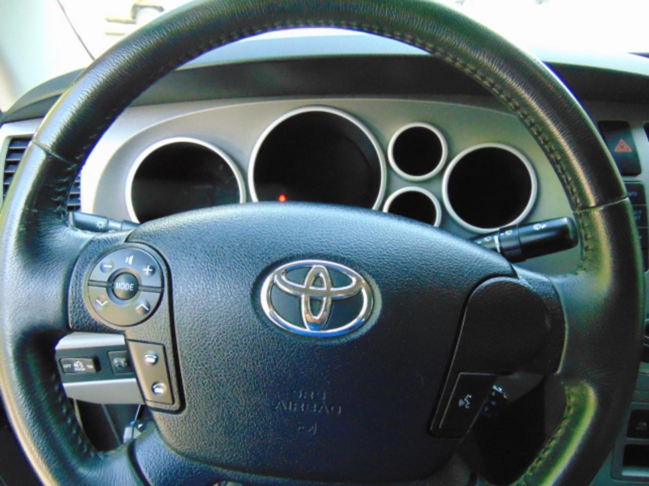 Toyota Tundra Limited 5.7L Double Cab 4WD 2012