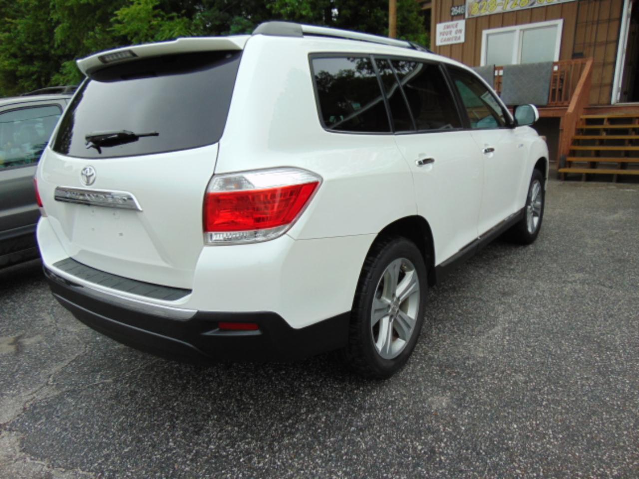 Toyota Highlander Limited 2WD 2013