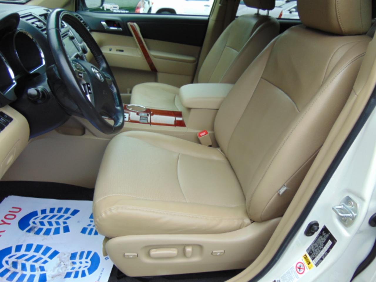 Toyota Highlander Limited 2WD 2013