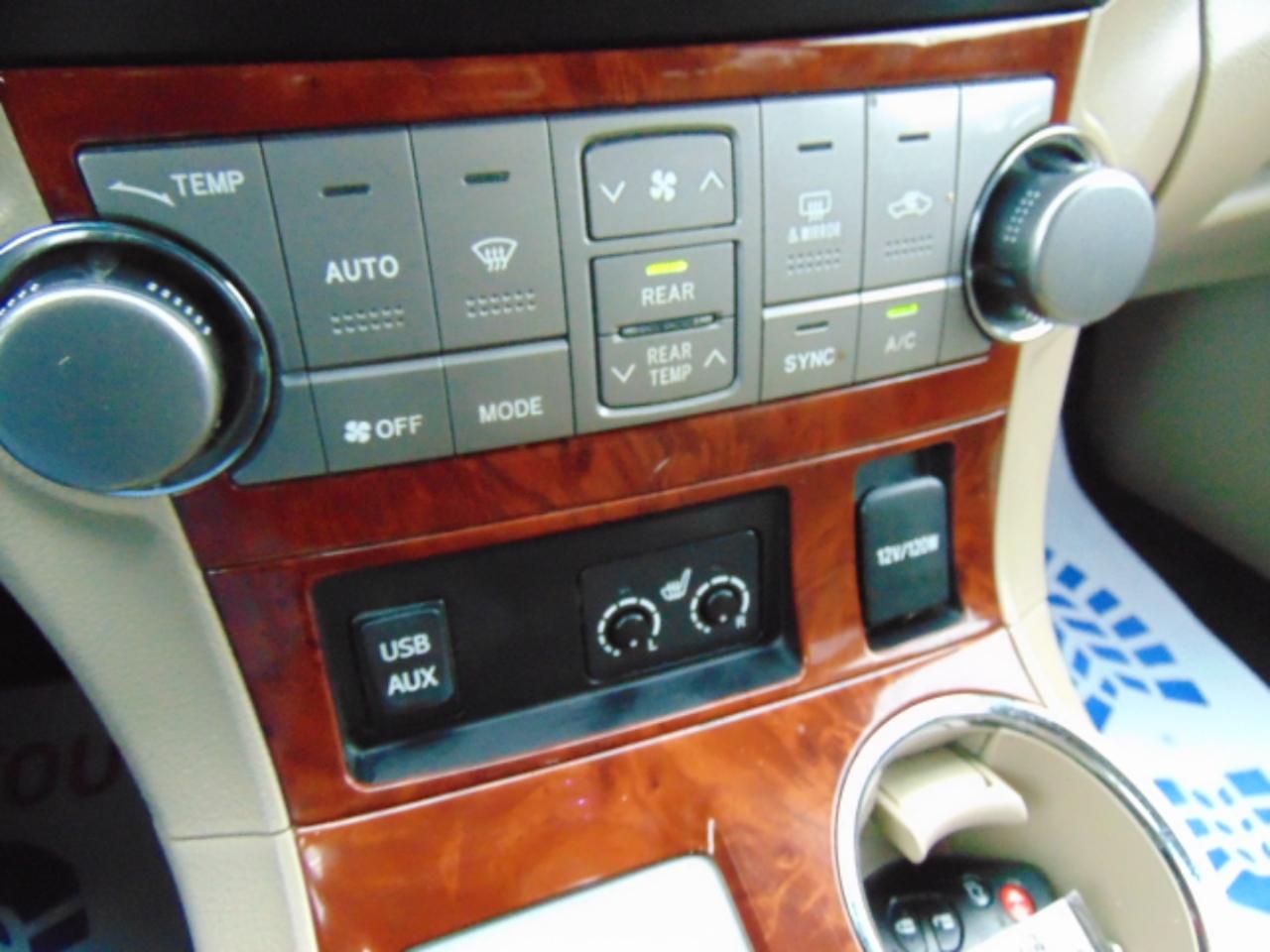 Toyota Highlander Limited 2WD 2013