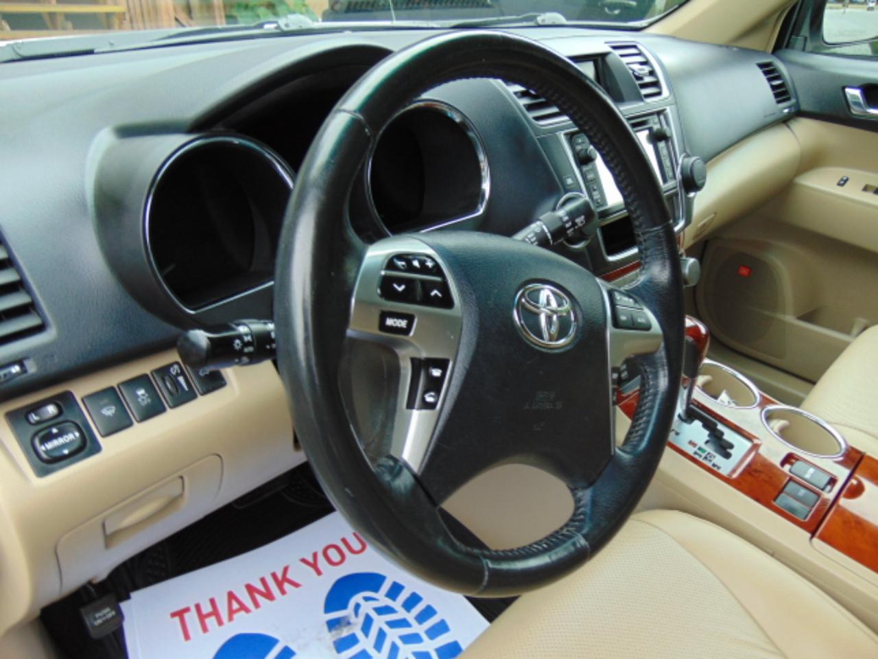Toyota Highlander Limited 2WD 2013