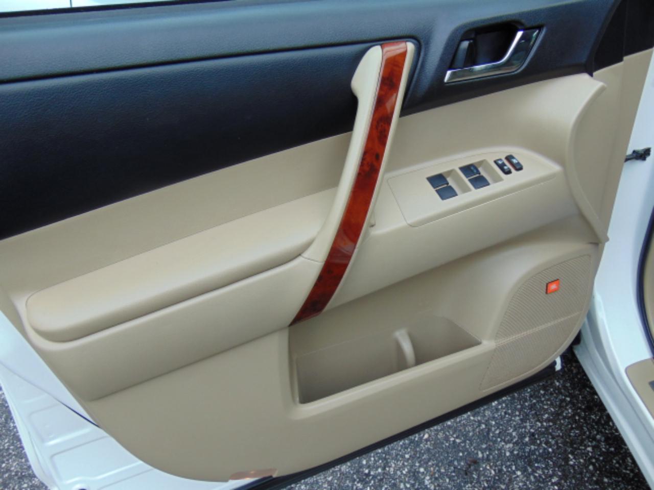 Toyota Highlander Limited 2WD 2013