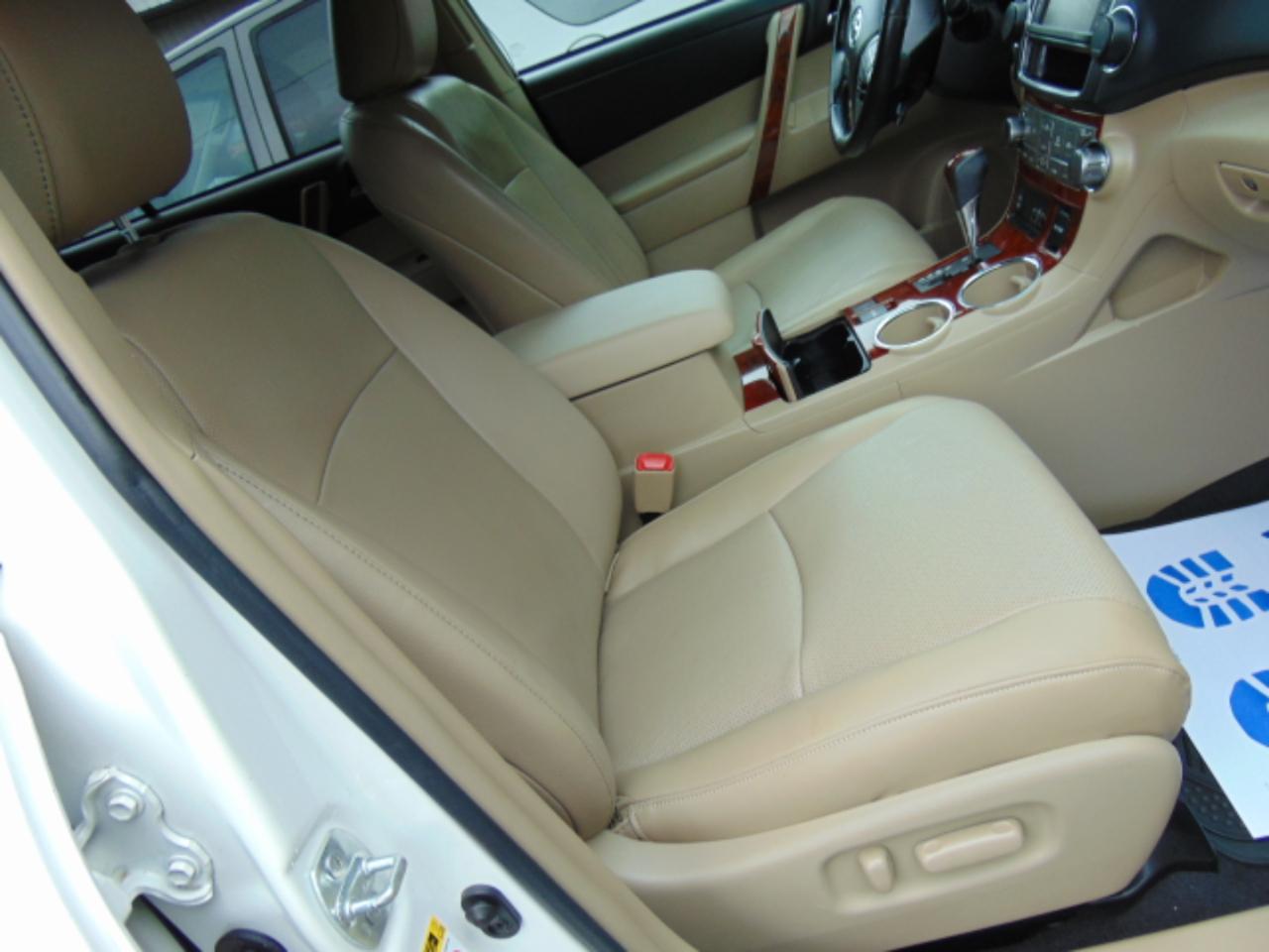 Toyota Highlander Limited 2WD 2013