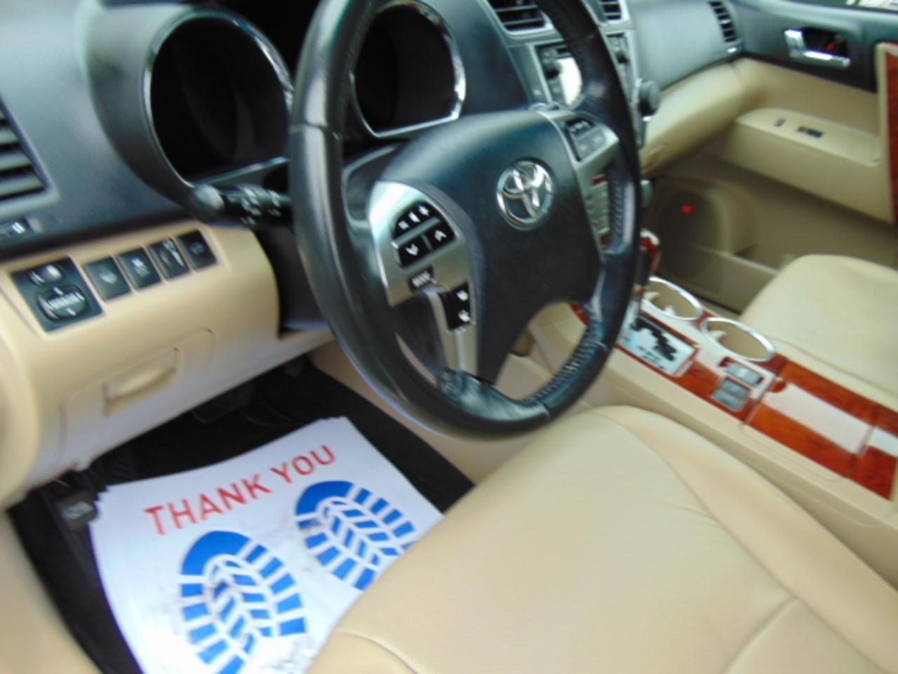 Toyota Highlander Limited 2WD 2013