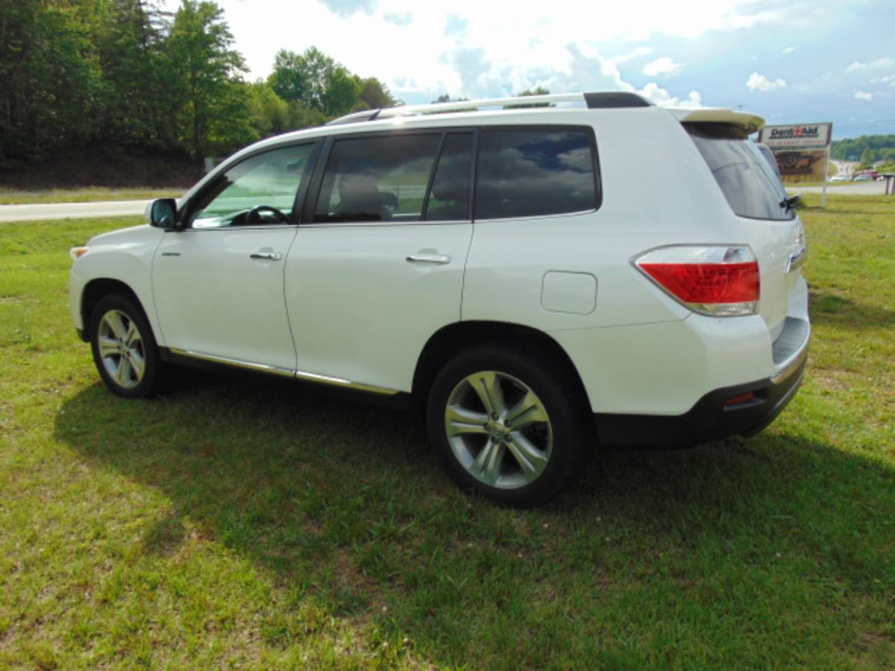 Toyota Highlander Limited 2WD 2013