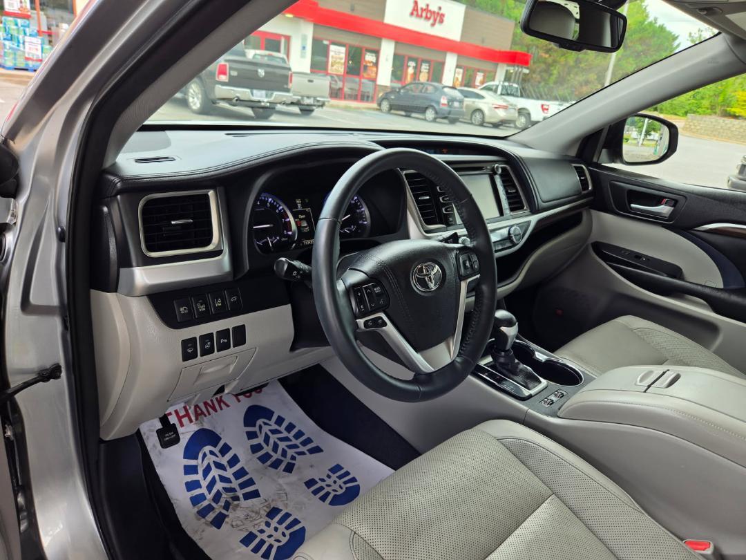 Toyota Highlander Limited AWD V6 2016