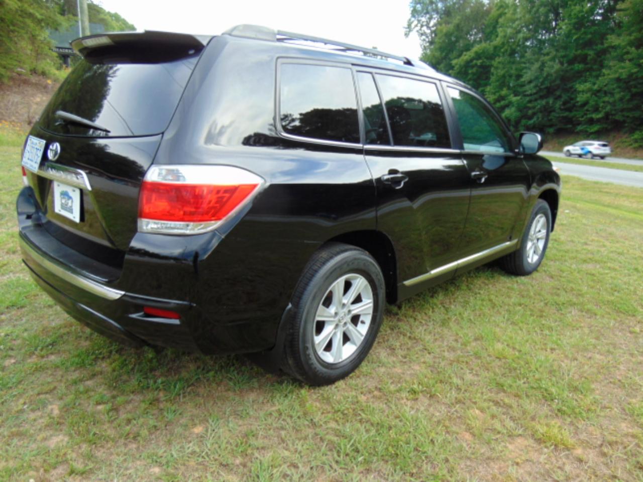 Toyota Highlander Base 4WD 2012