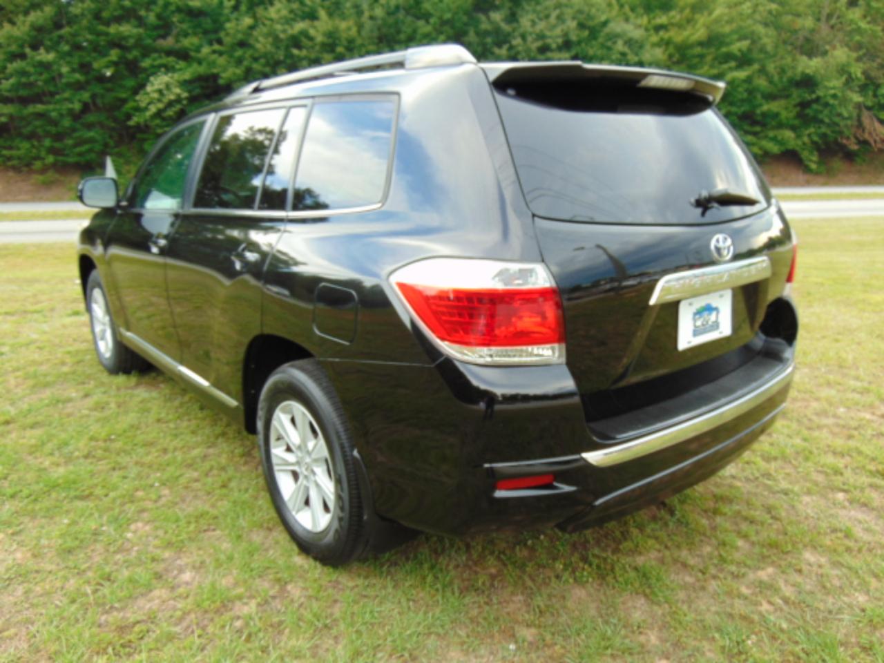 Toyota Highlander Base 4WD 2012