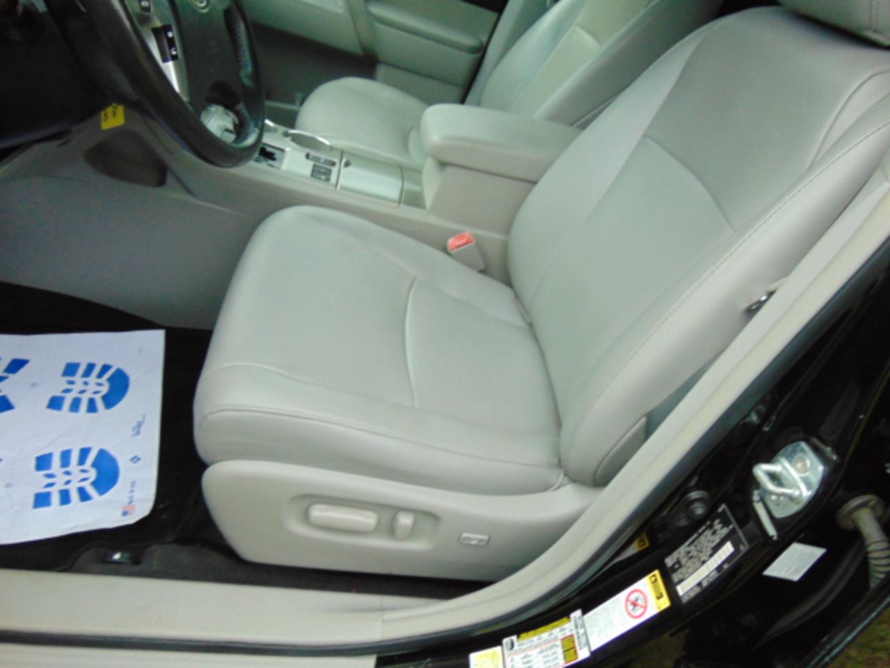Toyota Highlander Base 4WD 2012