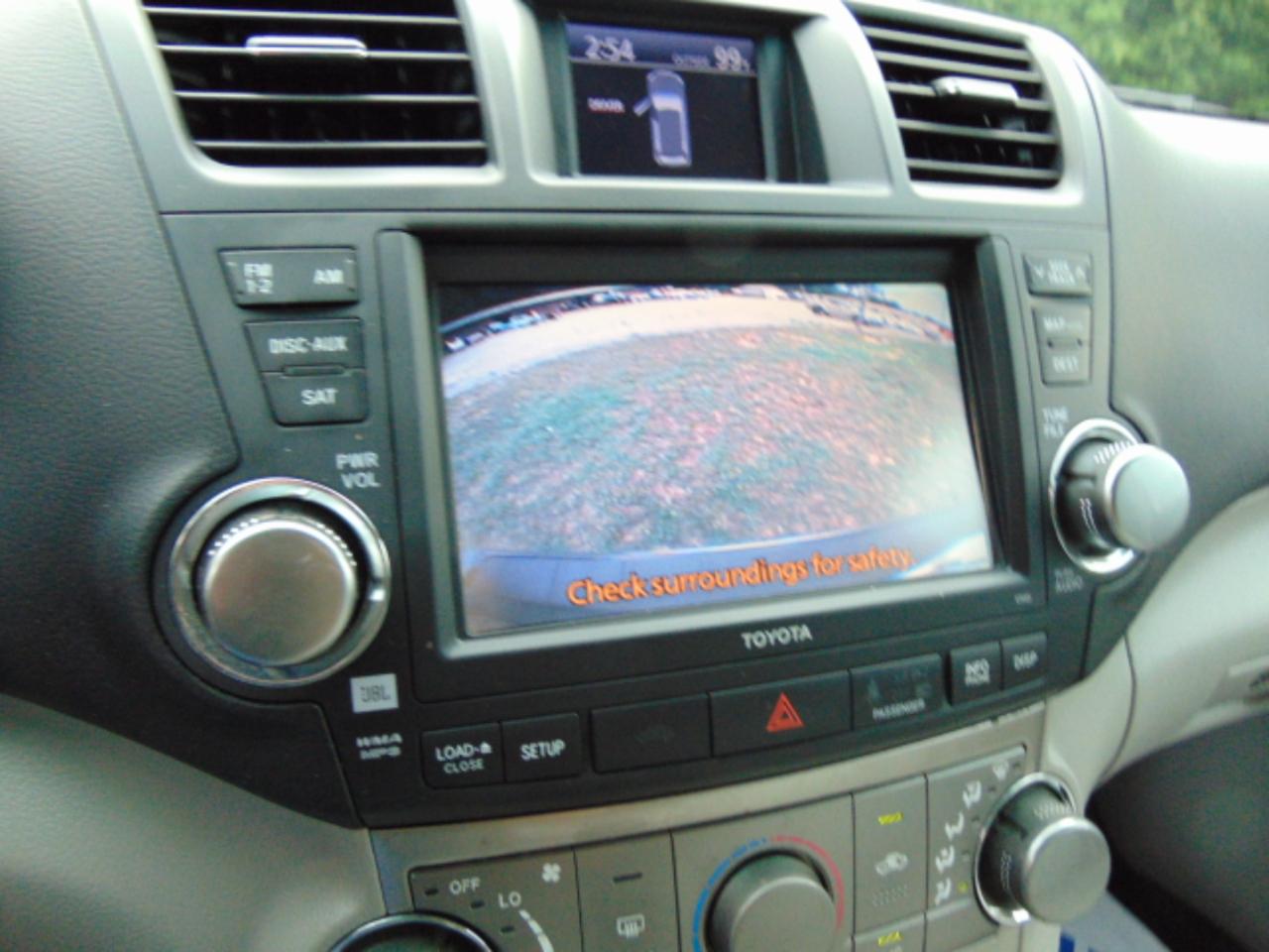 Toyota Highlander Base 4WD 2012