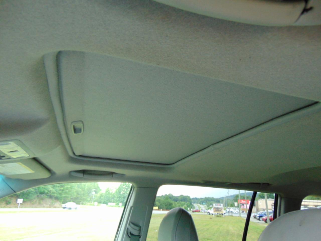 Toyota Highlander Base 4WD 2012