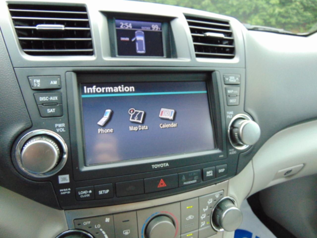 Toyota Highlander Base 4WD 2012
