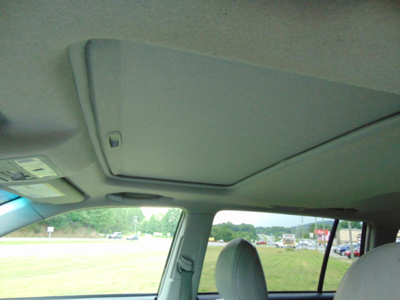 Toyota Highlander Base 4WD 2012