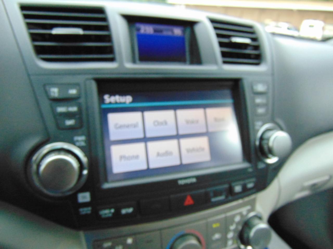 Toyota Highlander Base 4WD 2012
