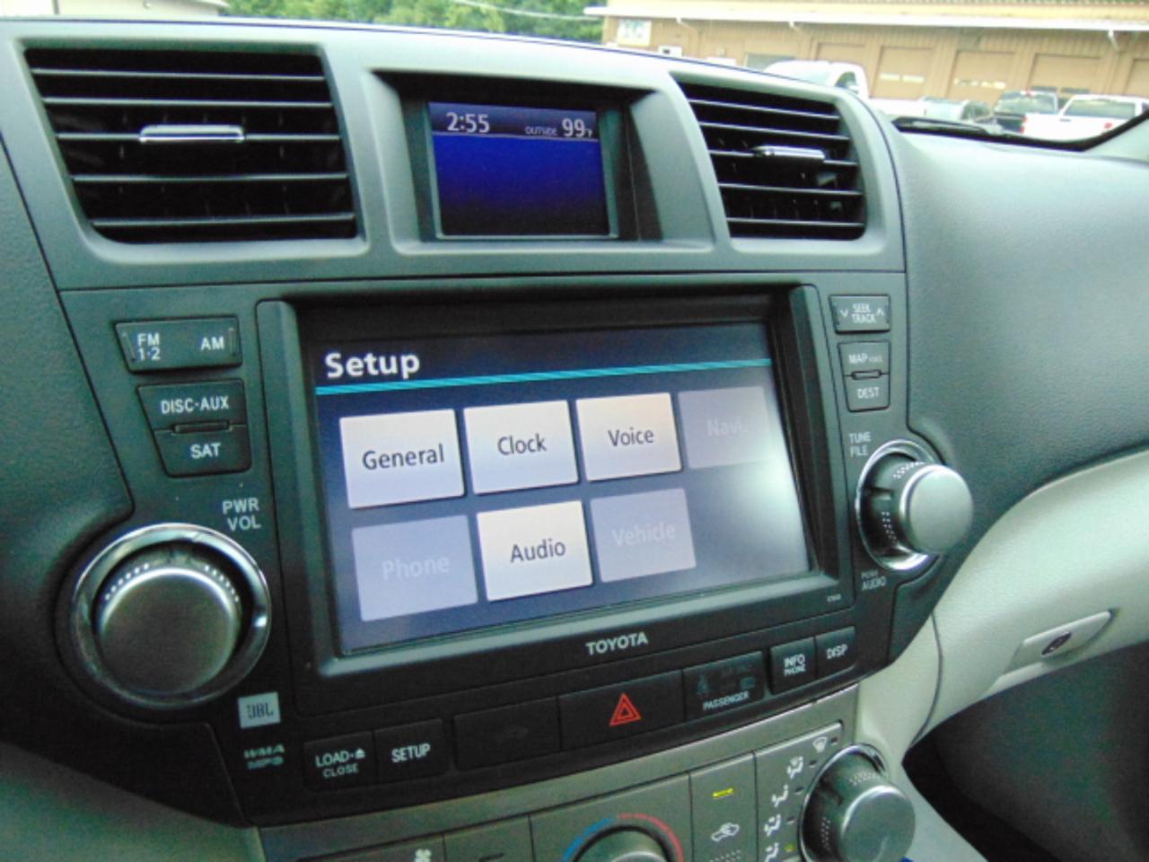 Toyota Highlander Base 4WD 2012
