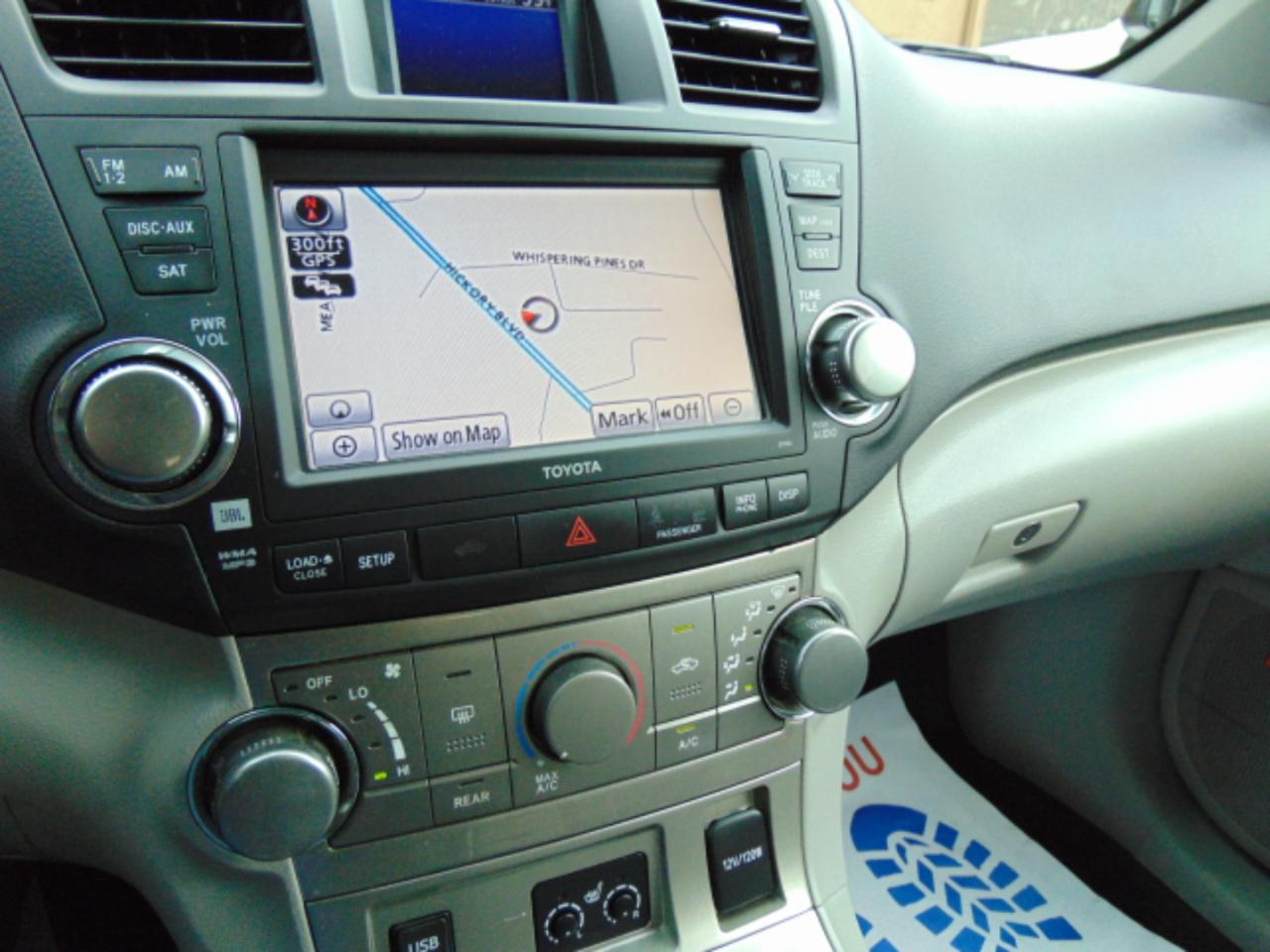 Toyota Highlander Base 4WD 2012