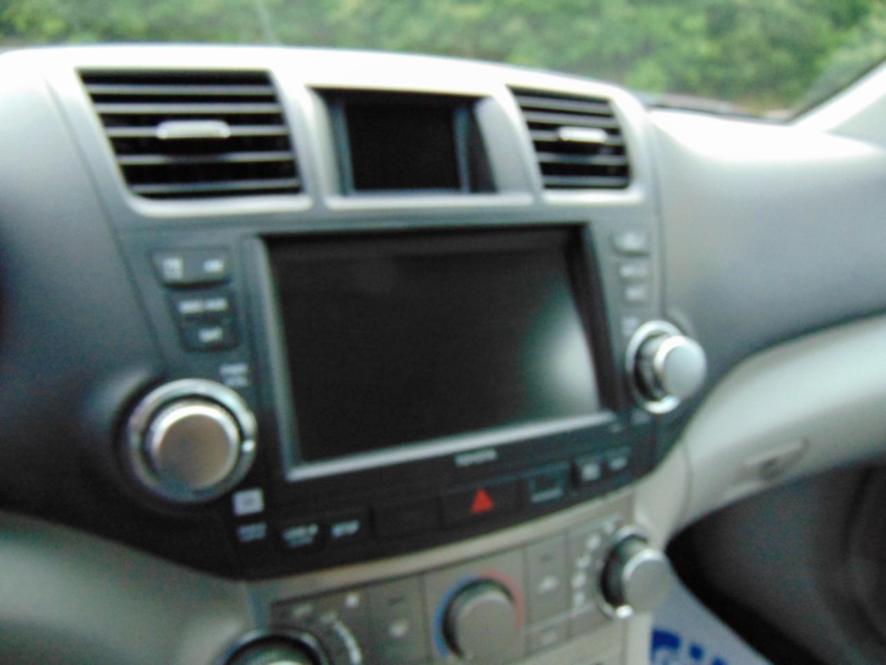 Toyota Highlander Base 4WD 2012