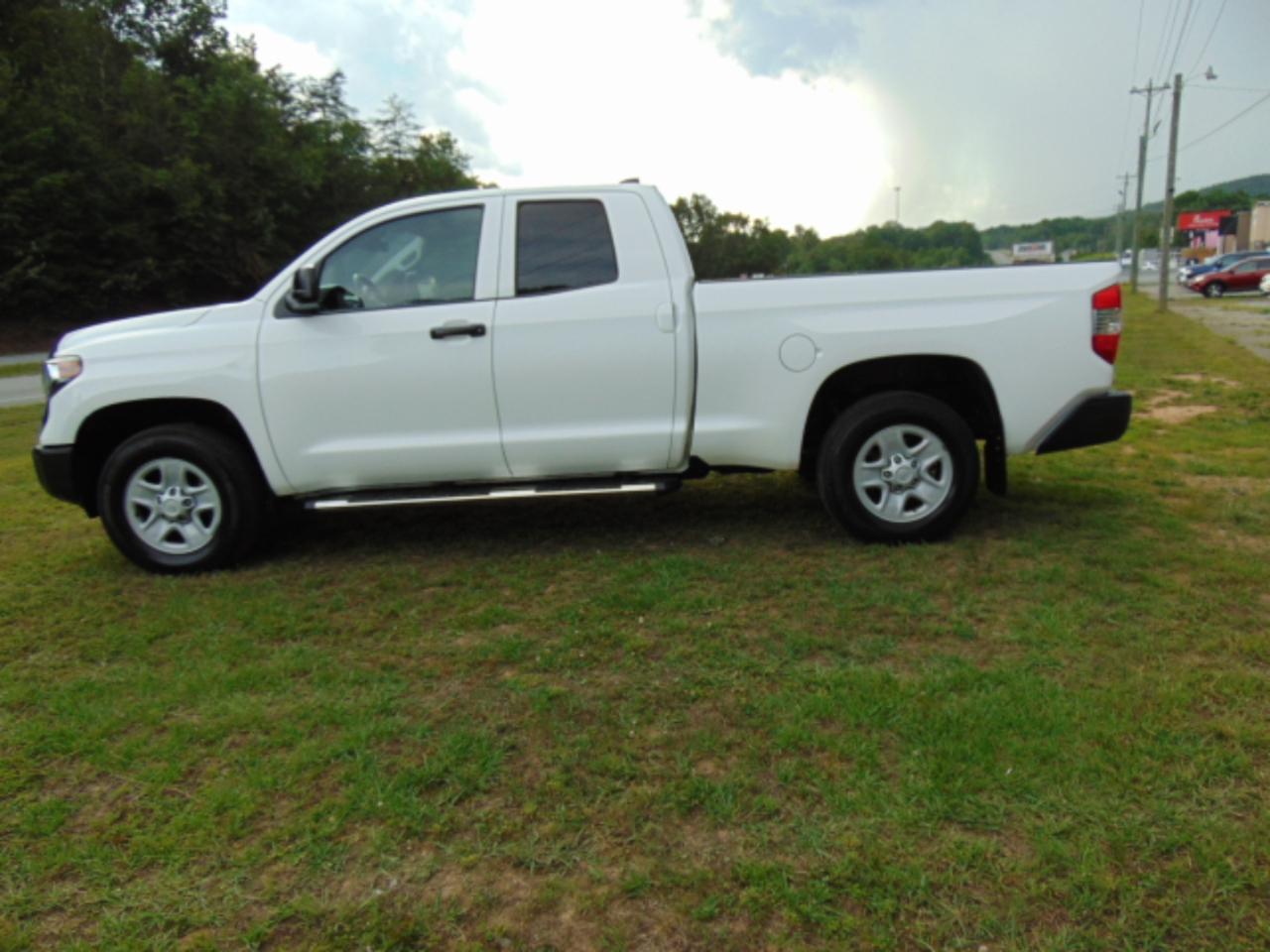 Toyota Tundra SR5 5.7L V8 Double Cab 4WD 2020