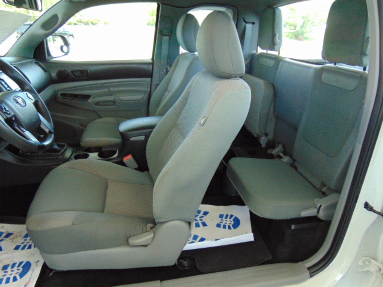 Toyota Tacoma Access Cab I4 5MT 2WD 2015